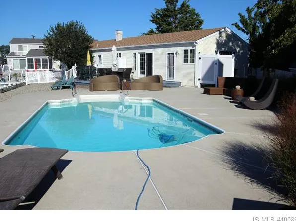 45 Drake Dr, Bayville, NJ 08721