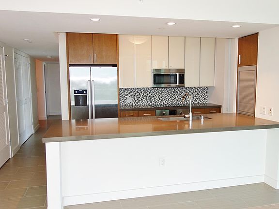 2nd image of 600 Ala Moana Blvd #401