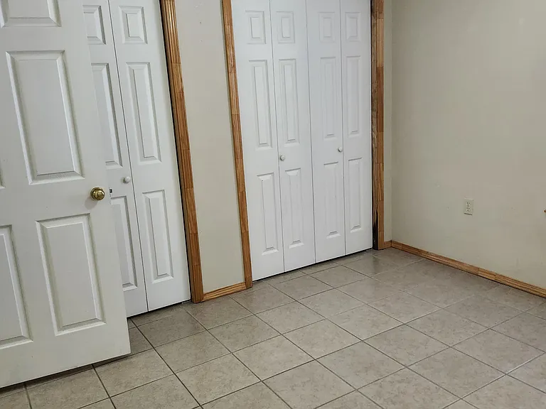 114 S Duncan St #6 — Photo 5