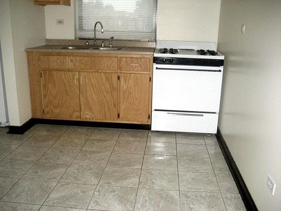 4th image of 7509 S Stewart Ave Fl 1ST