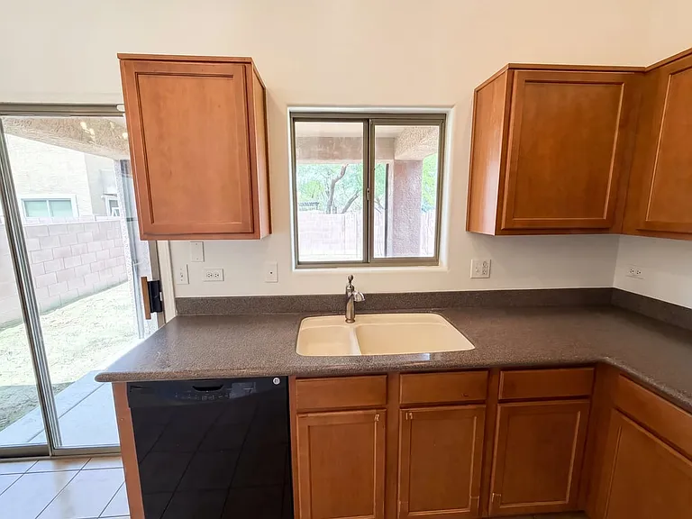 1018 E Lyle Canyon Dr — Photo 7