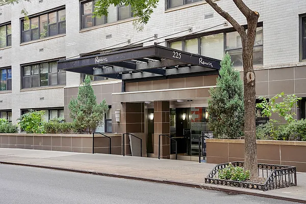 Rented by Greystar | media 19