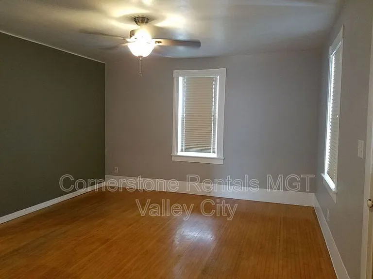 842 4th St SW — Photo 18