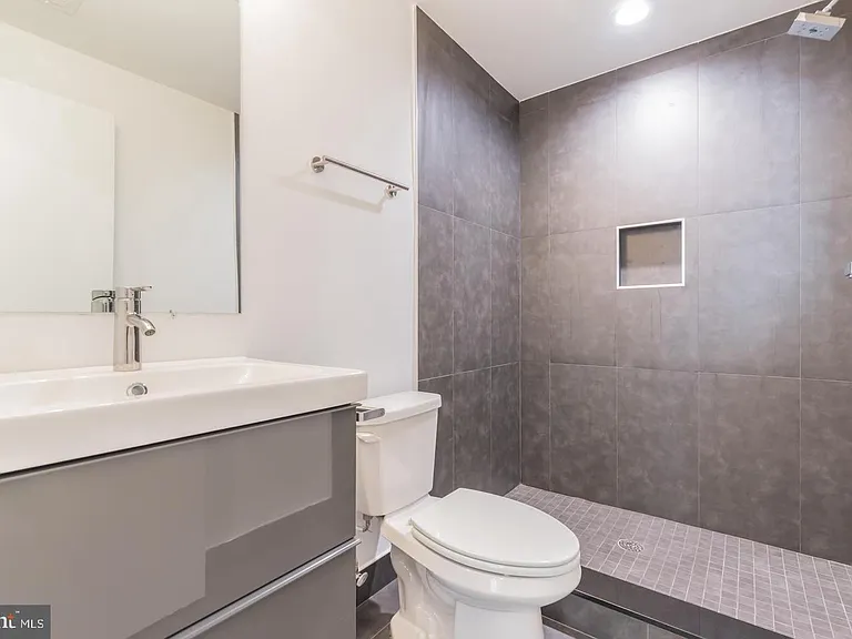 1335 S Bouvier St — Photo 25