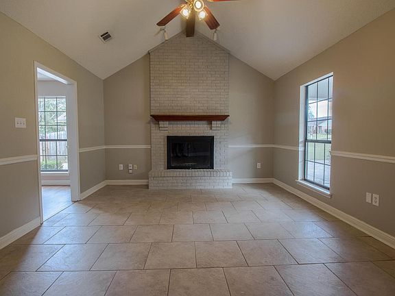 3rd image of 15190 Parkwood Dr N