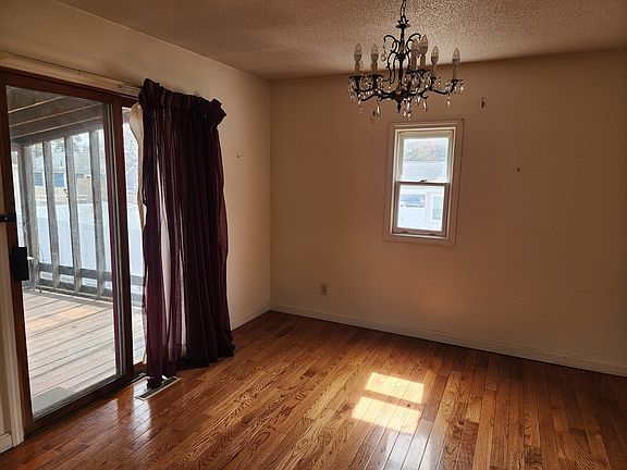 4th image of 61 Monticello Ave