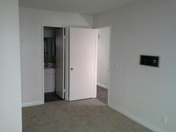 4th image of 3952 Hamilton St APT 4