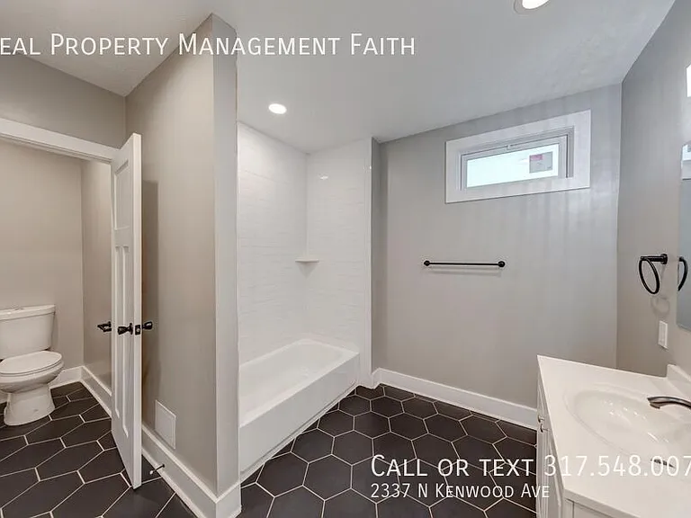 2337 N Kenwood Ave — Photo 24