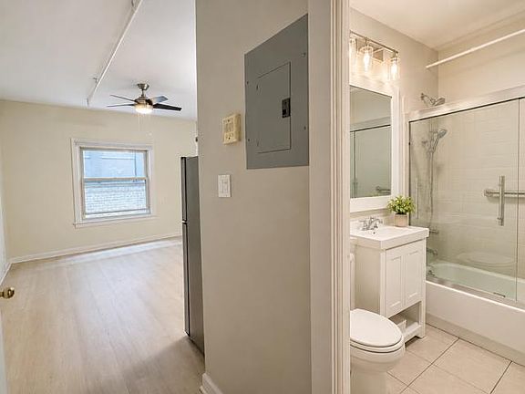 5th image of 1101 W Granville Ave #209