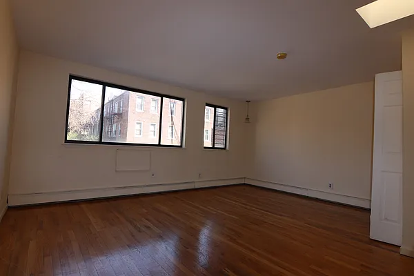 Rented by PMG Real Estate  | media 13