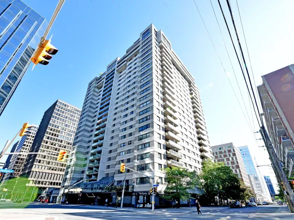 199 Kent St #2207, Ottawa, ON K2P 2K8