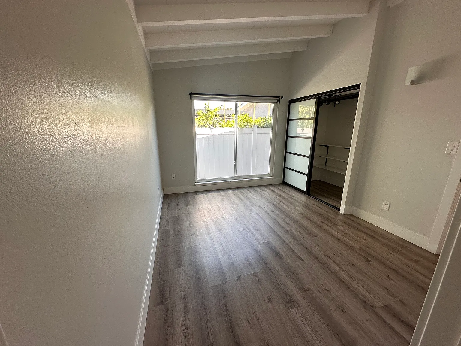 4 bed, 1300 sqft, $1,500 — Photo 1