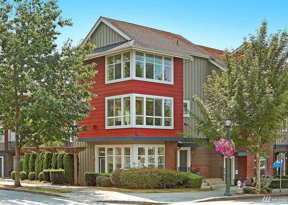 1st image of 2479 NE Park Dr