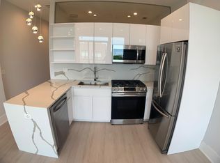 2404 W Wabansia Ave #409, Chicago, IL 60647