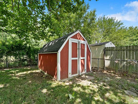 5th image of 757 Woodland Dr