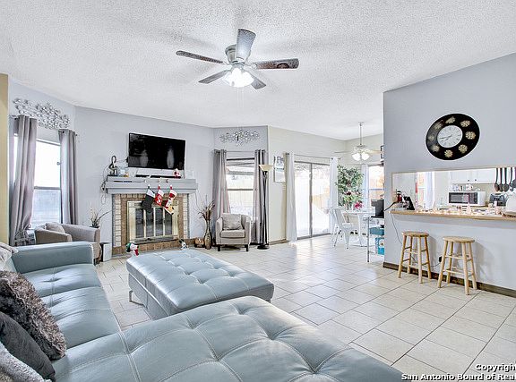 3rd image of 719 Cypresshill Dr