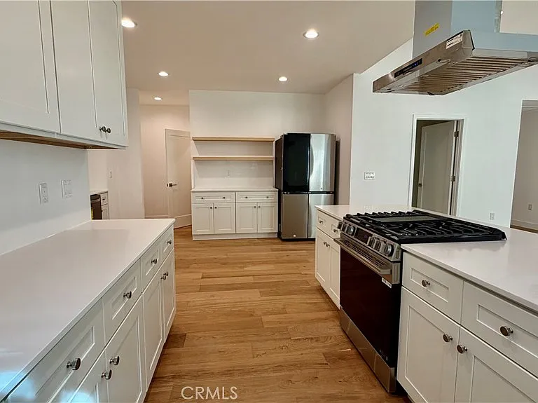 423 S Citrus Ave — Photo 8