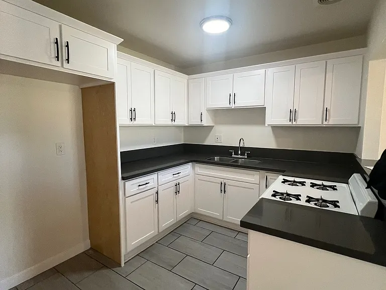 224 S Lyon St #7 — Photo 6