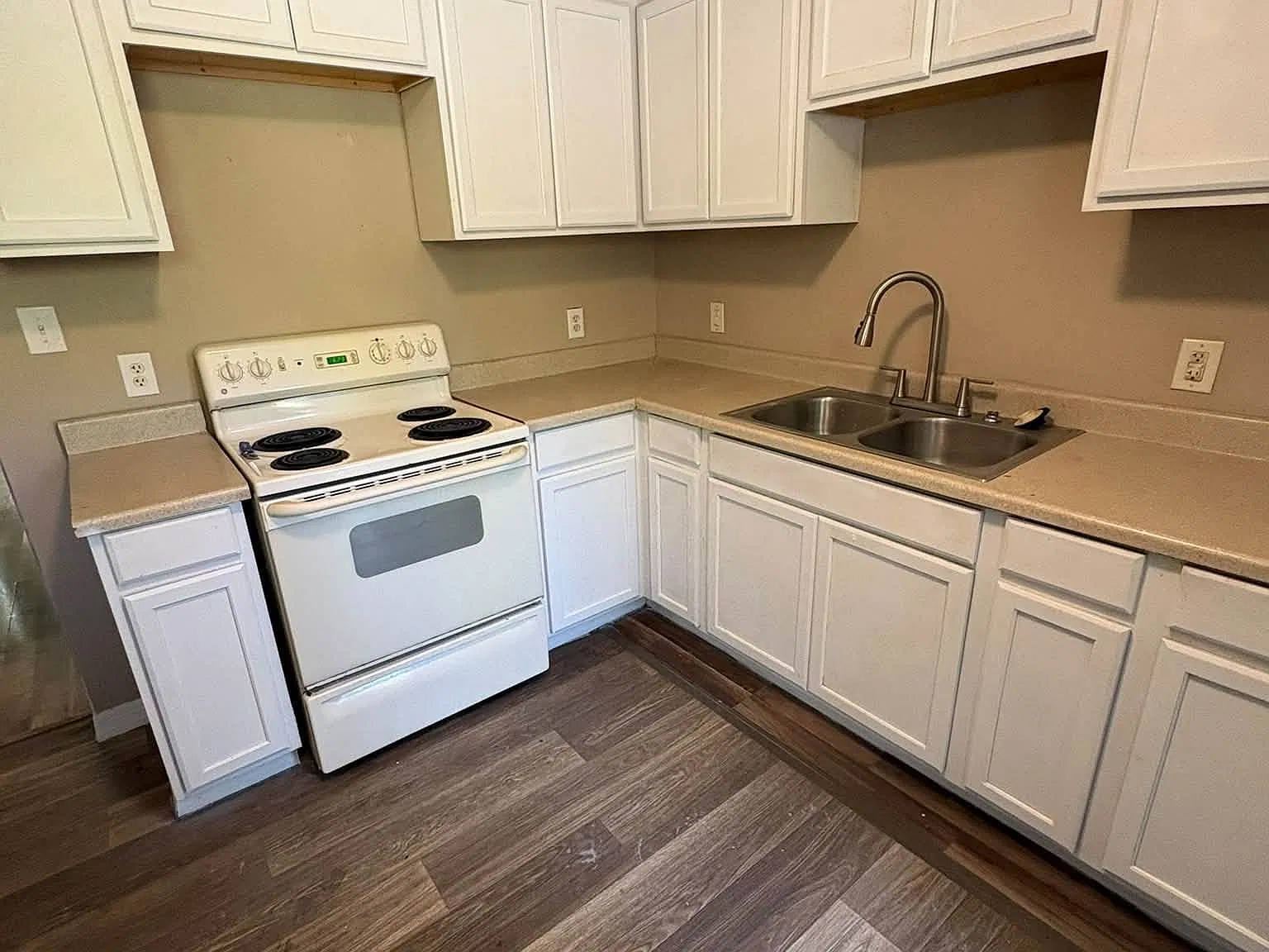 2440 Villa Ave — Photo 3