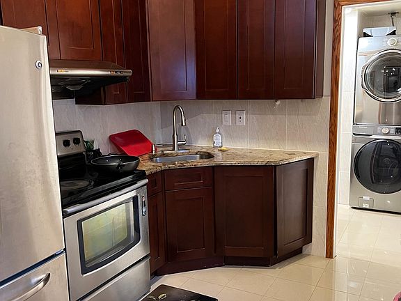 2nd image of 1017 Arch St Fl 4