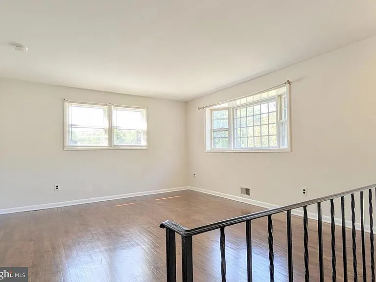 5725 Nevada St — Photo 3