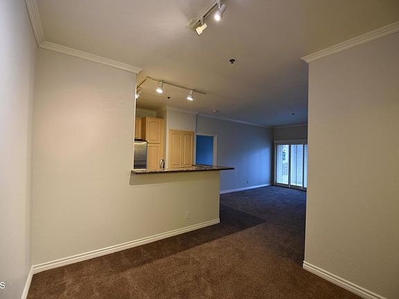 4th image of 300 N El Molino Ave Unit 323