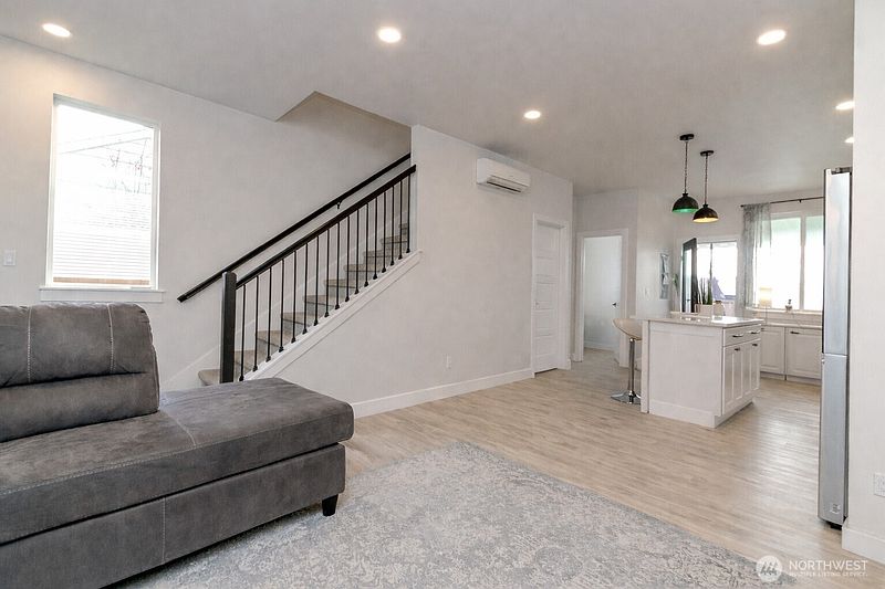 3rd image of 6642 S Alder Street