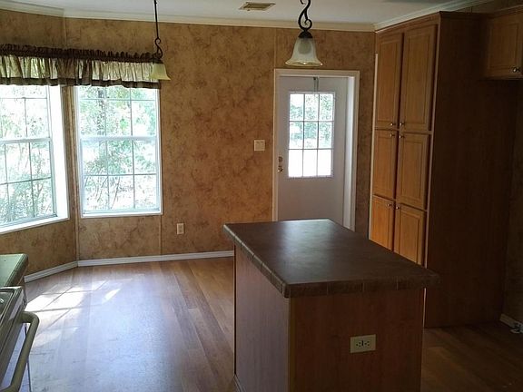 Kitchen / Breakfast Area