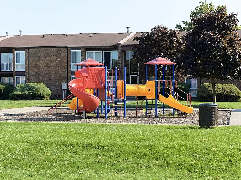 Parkview Village Apartments — Photo 9