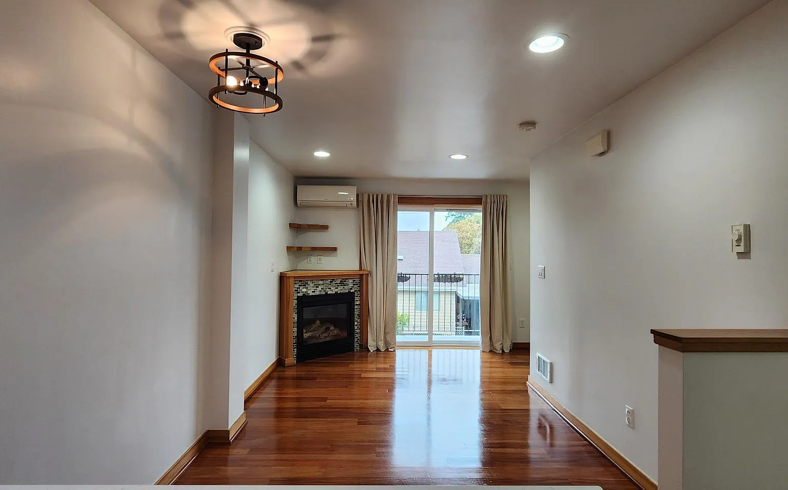 3 bed, 1100 sqft, $2,900 — Photo 4