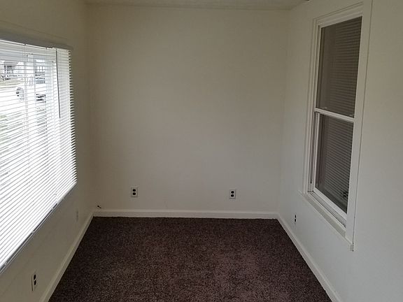 3rd image of 739 Woodrow Ave