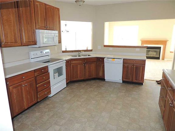 4th image of 931 Glenmore Trl