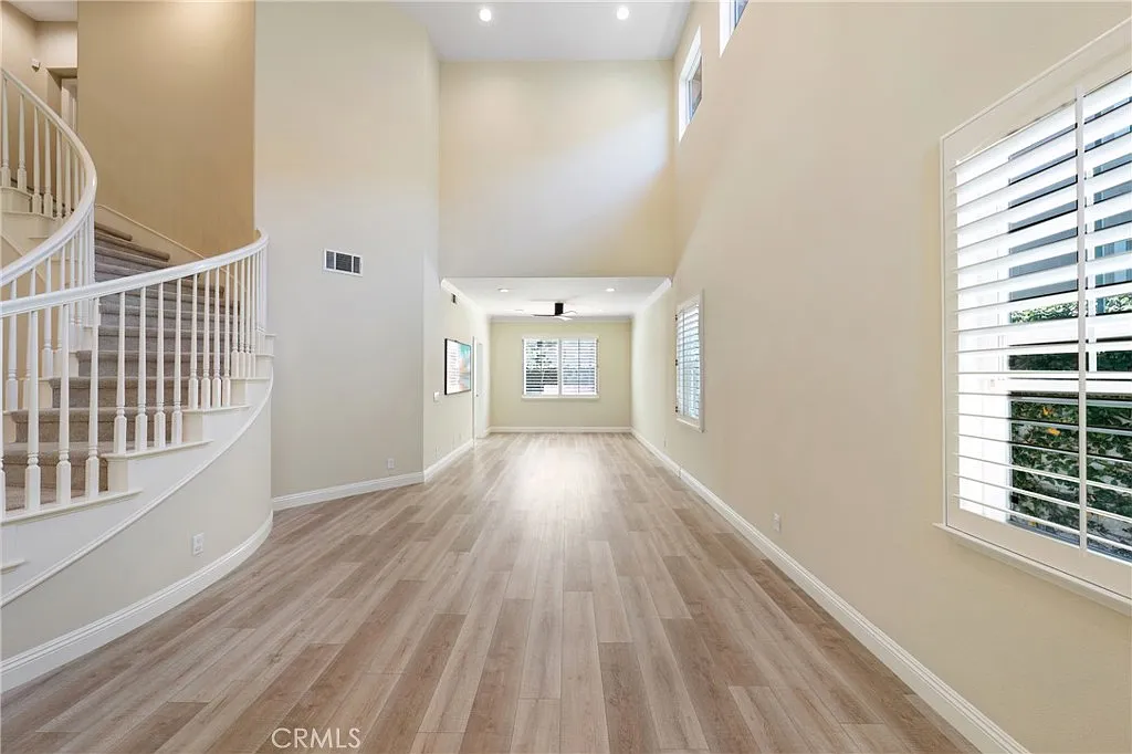 6 bed, 3192 sqft, $8,000 — Photo 4