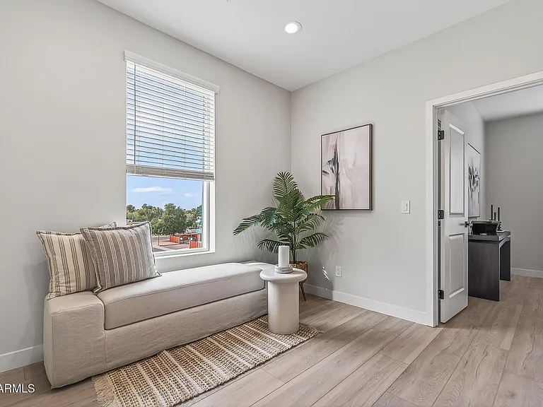 2601 E Clarendon Ave #3 — Photo 25