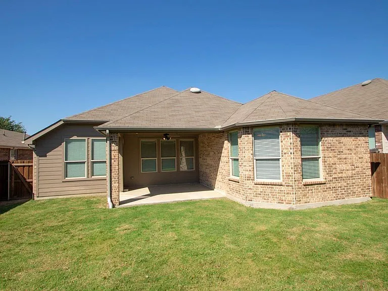 417 Hackberry Dr — Photo 34