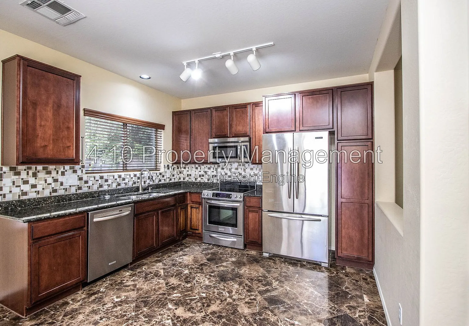 3 bed, 2.5 bath, 1757 sqft, $2,200 — Photo 4