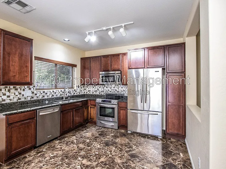 1161 E Boston St — Photo 4