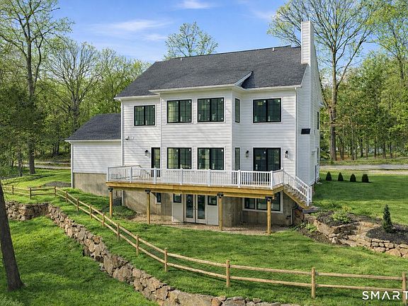 4th image of 511 Den Road