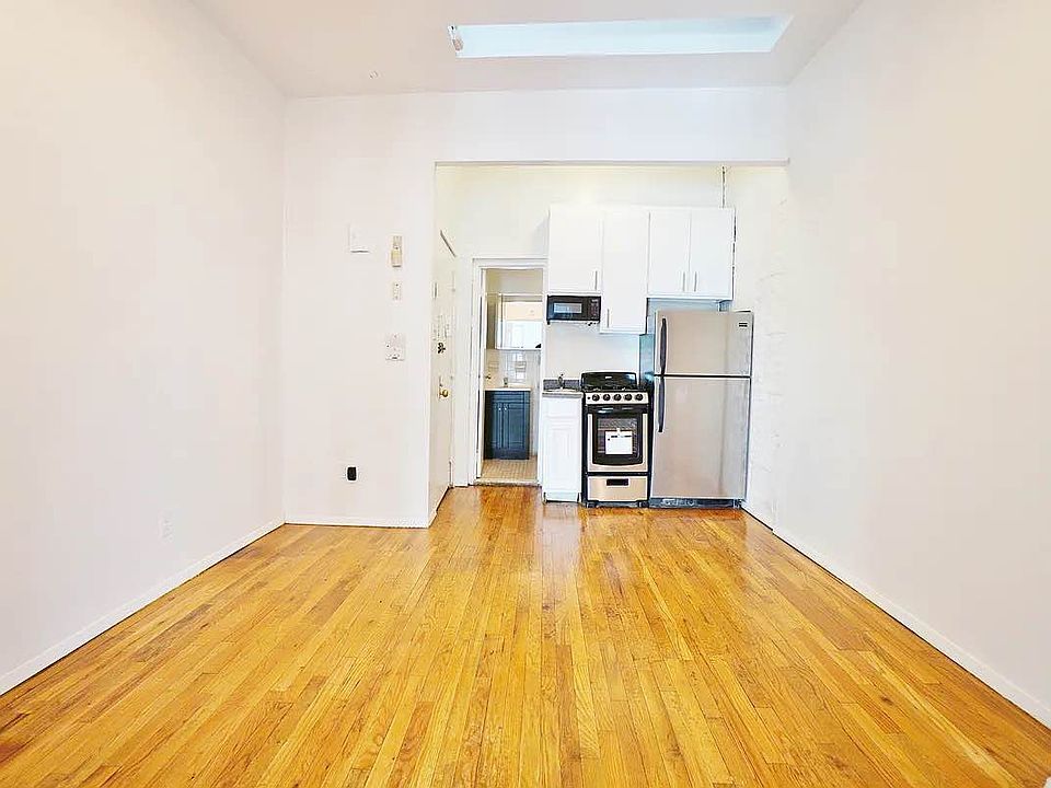 1st image of 372 W 46th St APT 3