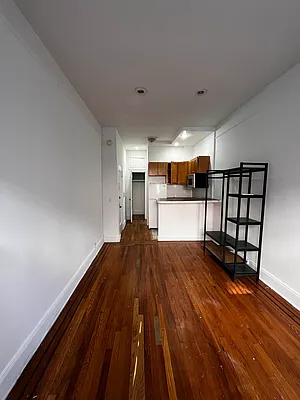 Rented by Salon Realty Corp | media 15