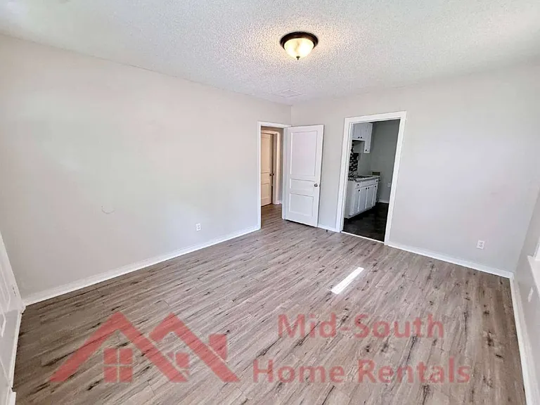 2622 Whitman Ave — Photo 4