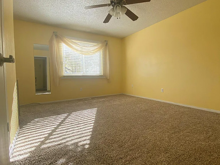 325 Catalina Dr — Photo 6