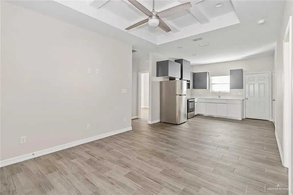 3 bed, 2.0 bath, 1100 sqft, $1,095 — Photo 4