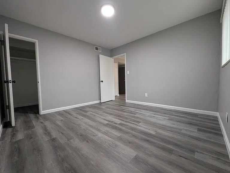 5100 Lee Rd #3 — Photo 8