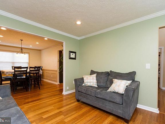 5th image of 10 Knollside Ct