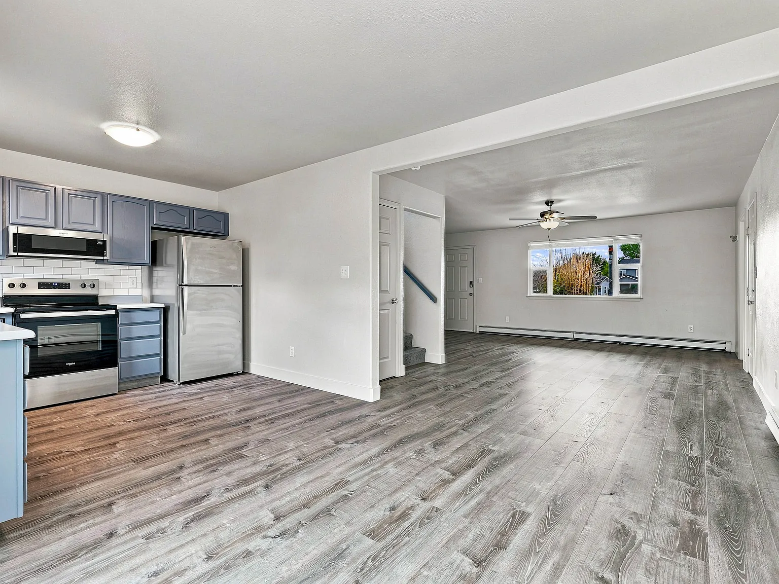 3 bed, 2.5 bath, 1342 sqft, $2,100 — Photo 4