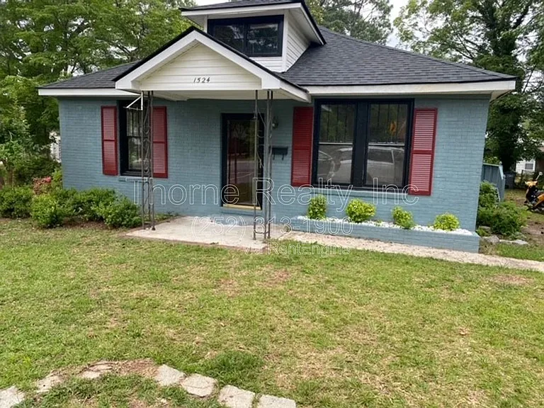 1524 Sunset Ave — Photo 2