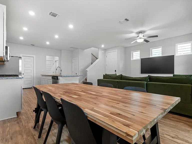 7106 Silver Star Ln — Photo 14