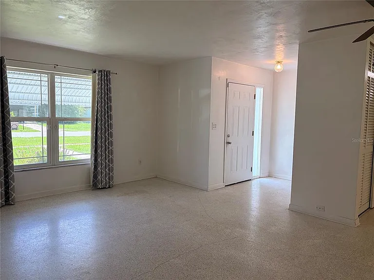 1320 Hartley Ave — Photo 2