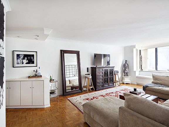 2nd image of 445 W 54th St APT 4D